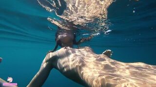 Naked mermaid let me swim with her and I filmed her - porn video